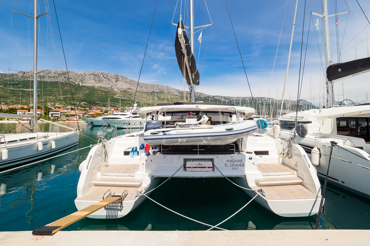 Lagoon 46  Top image