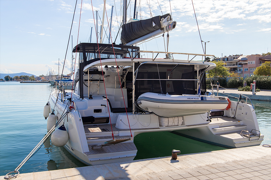 Lagoon 42 (4+2cab/4wc) „Dioni“ als Charteryacht