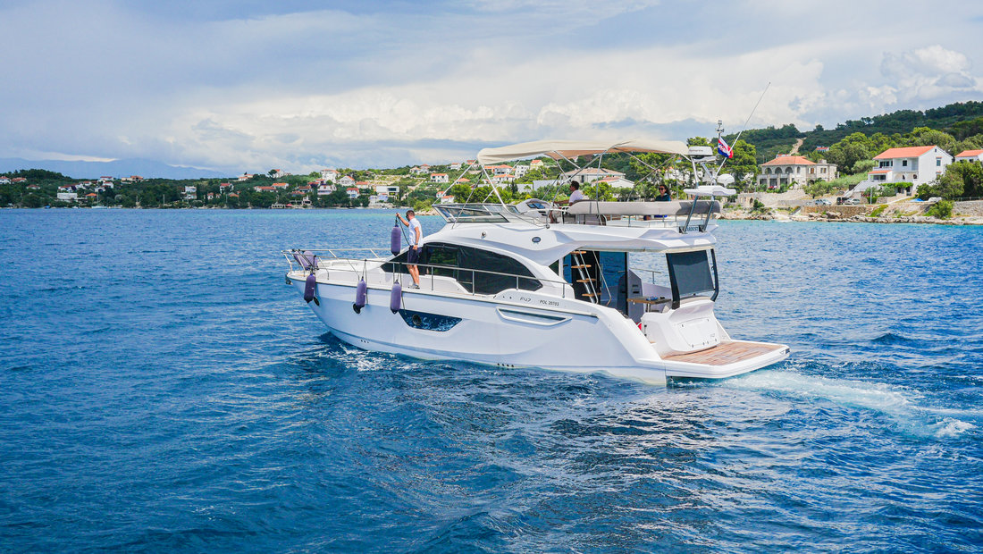Sessa Fly 47 „Stardust“ als Charteryacht