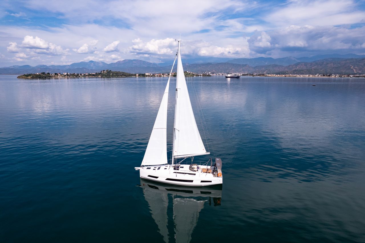 Dufour 41 Top image