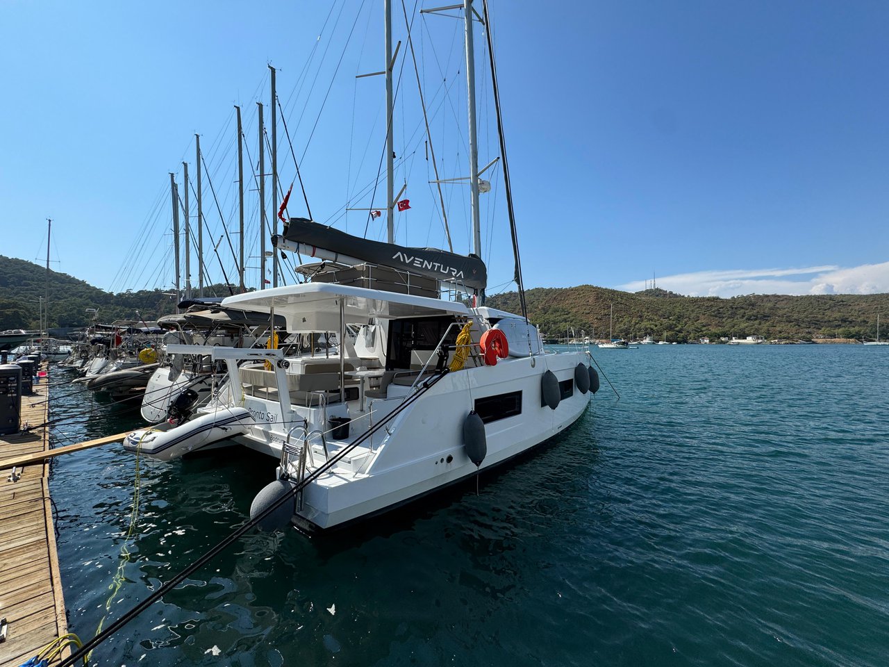 Aventura 37 Top image