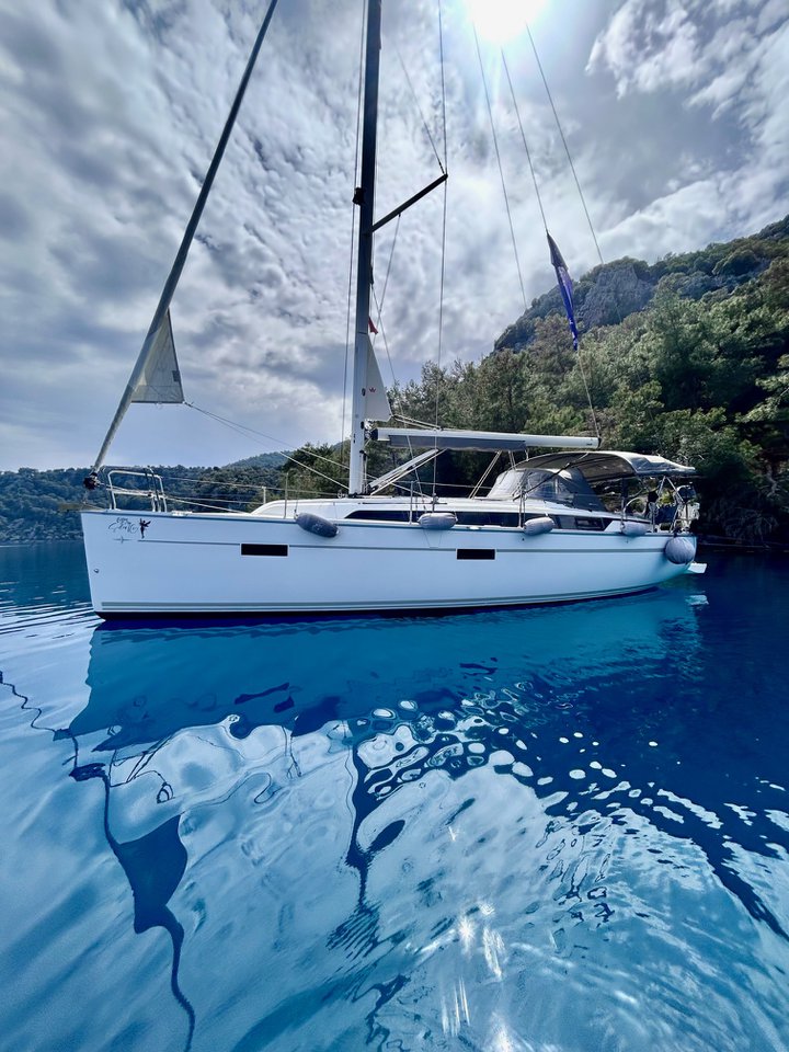 Bavaria Cruiser 37 „Enjoy the Silence“ als Charteryacht