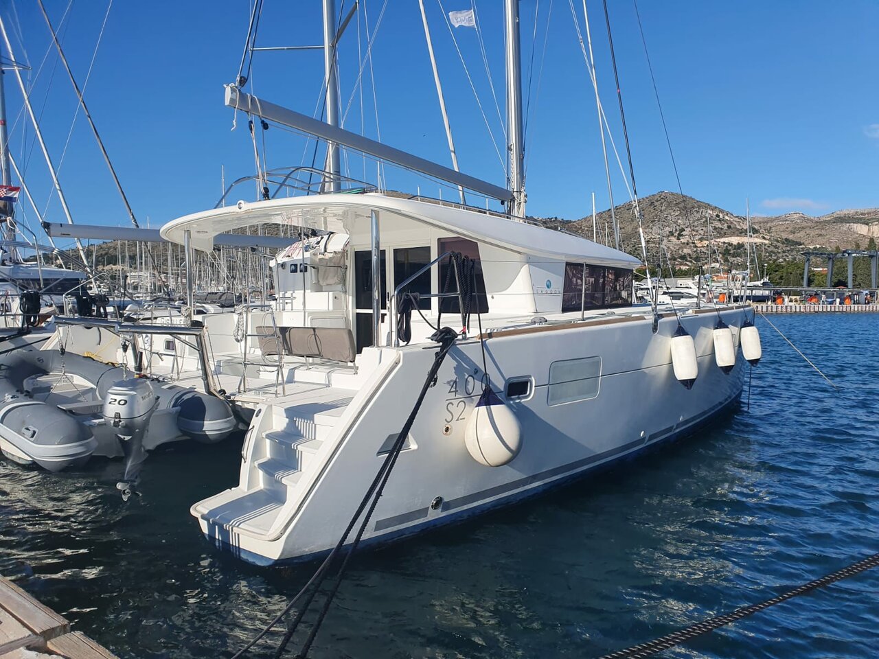 Lagoon 400 S2  Top image
