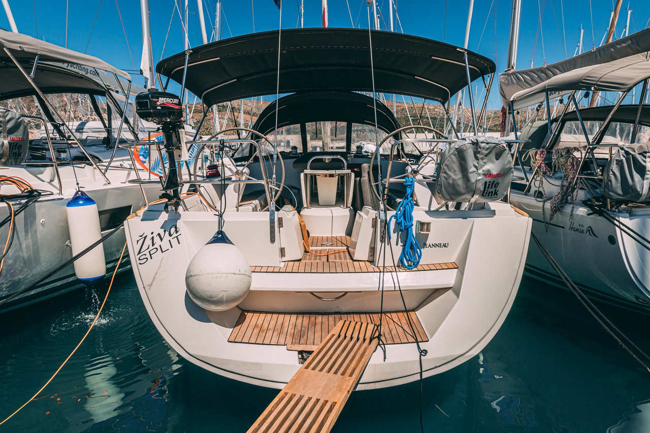 Sun Odyssey 49  Top image