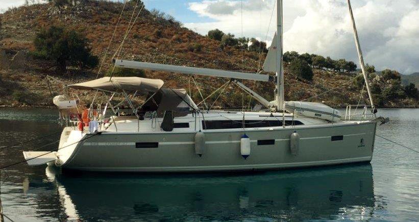 Bavaria Cruiser 37  Top image