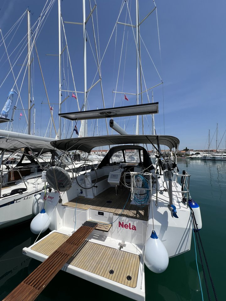 Bavaria C38 Top image