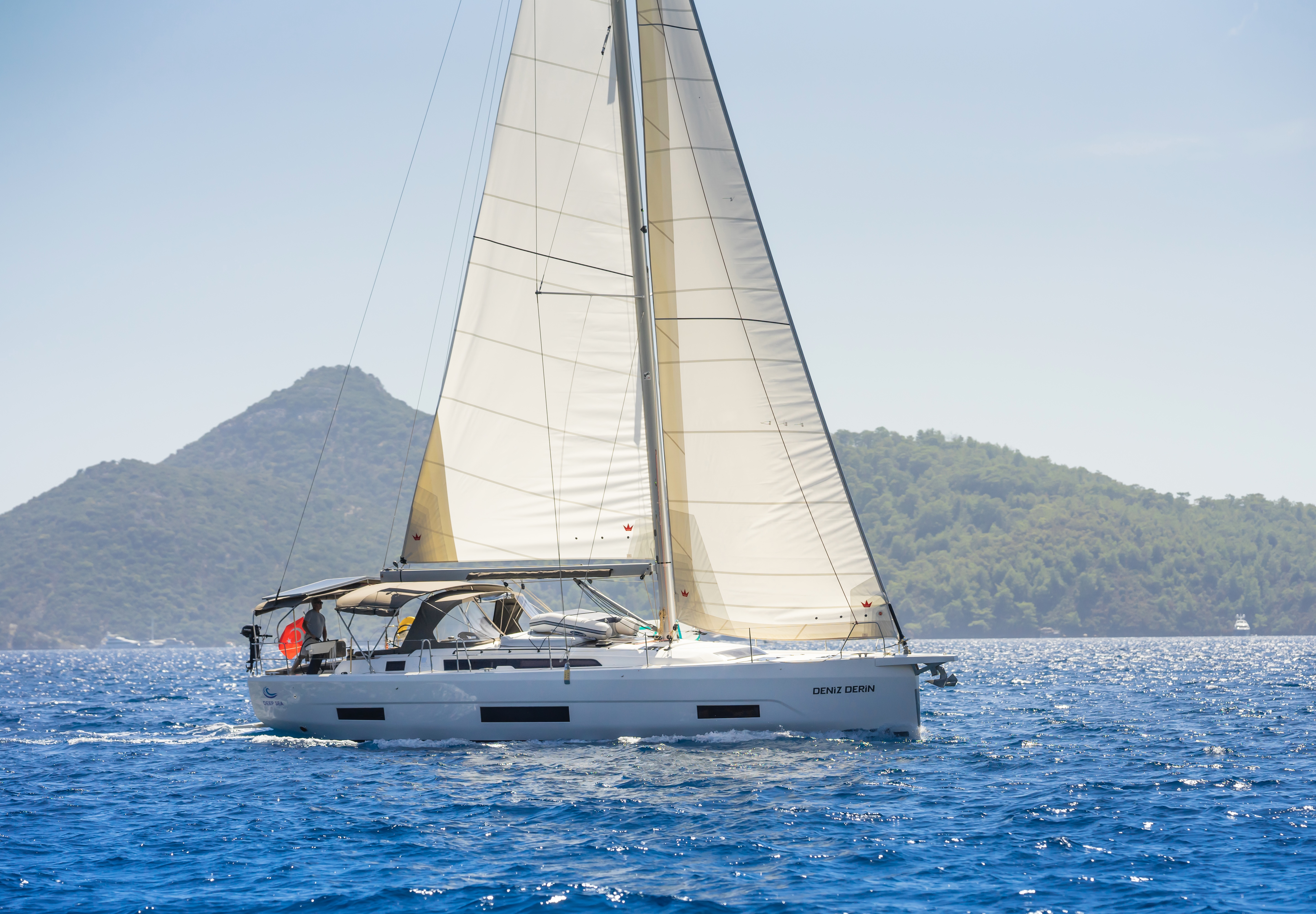 Dufour 470  Top image