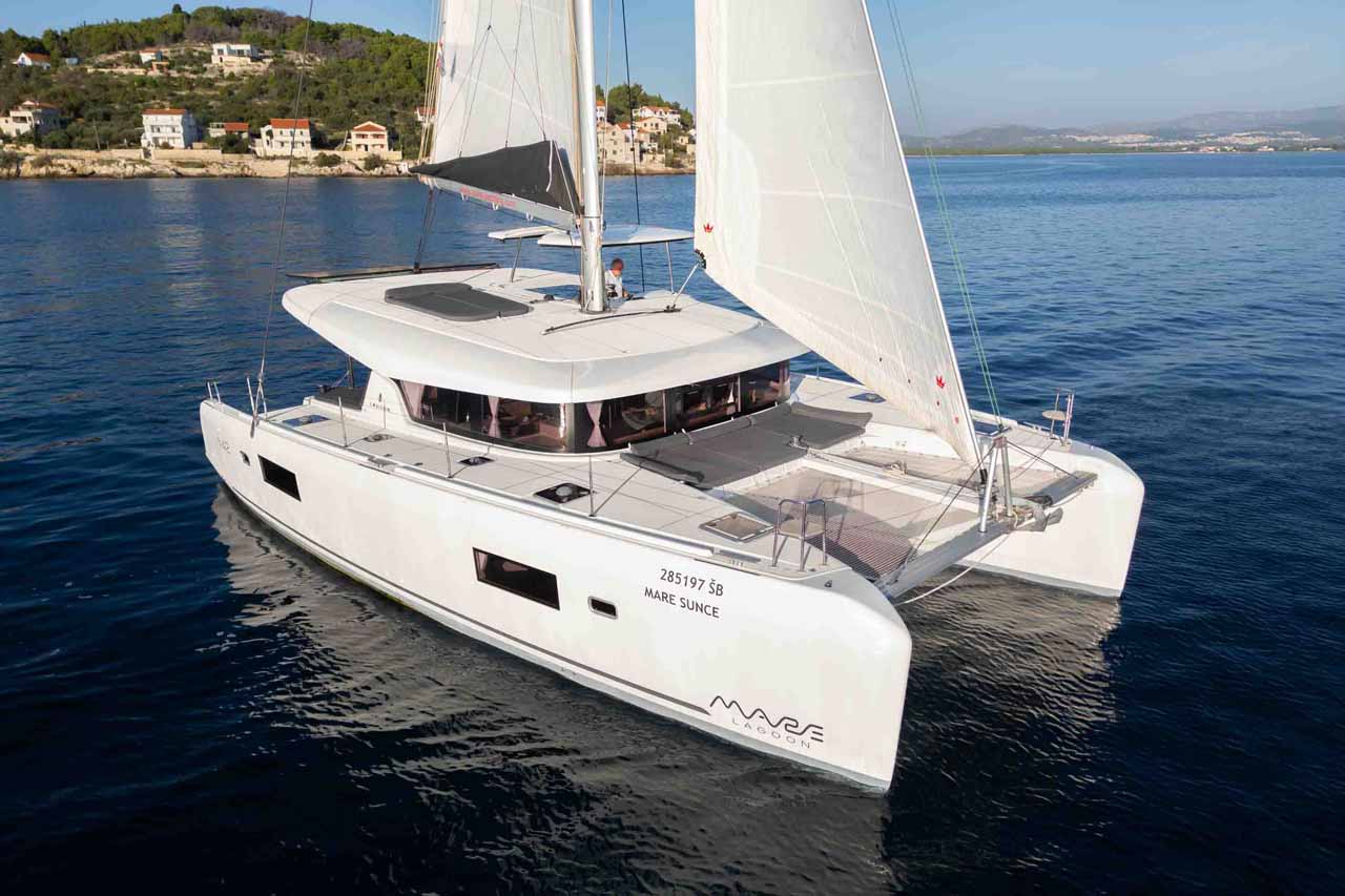 Lagoon 42  Top image