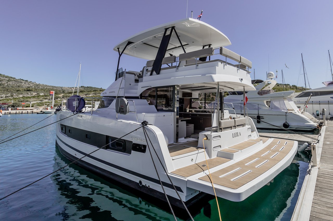 Bali Catspace MY „Leila“ als Charteryacht