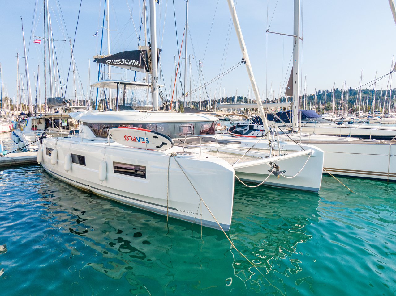 Lagoon 46  Top image