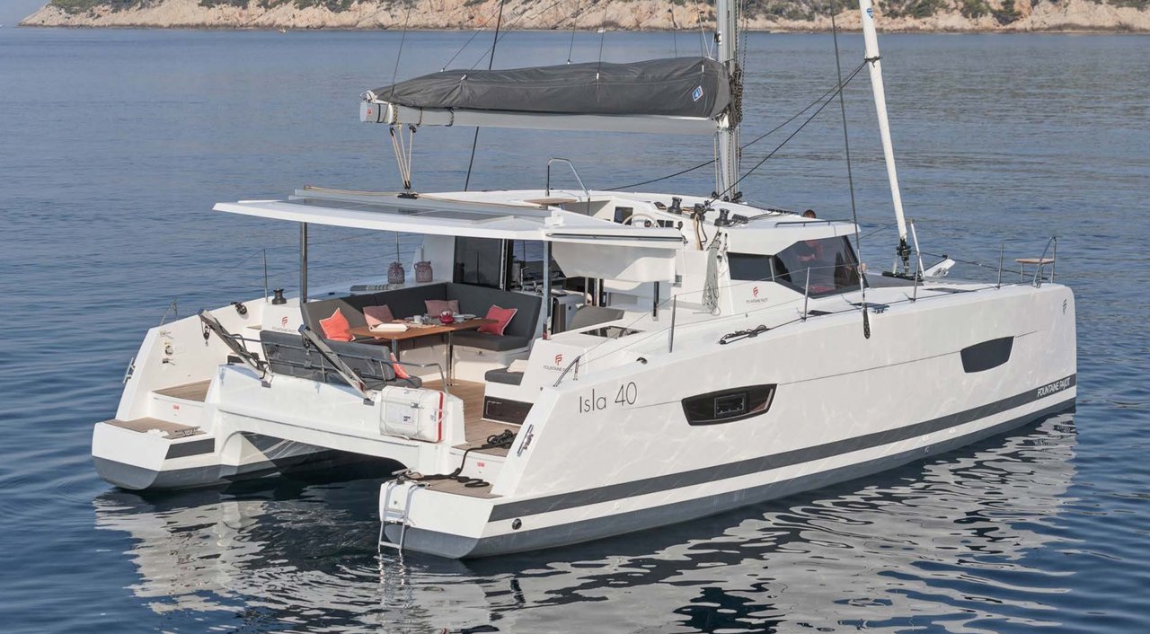 Isla 40 (4+1cab/4wc) „Kebitree“ als Charteryacht