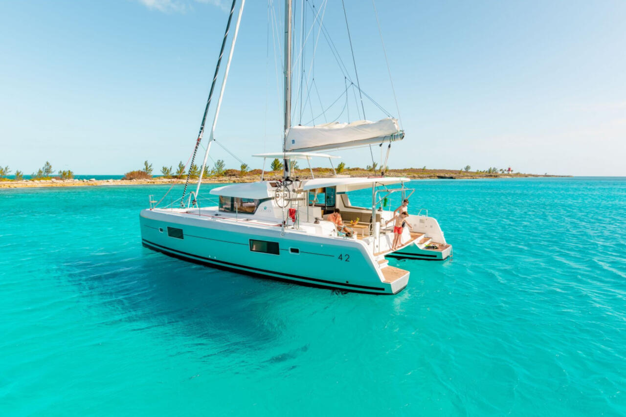 Lagoon 42 (4+2cab/4wc) „Petit Terre“ als Charteryacht