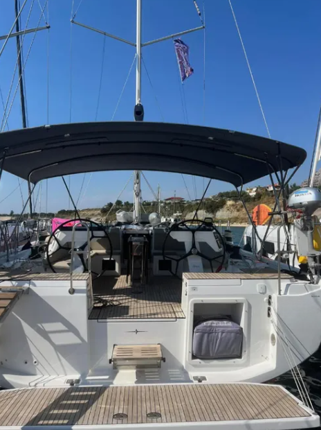 Bavaria C46 Top image