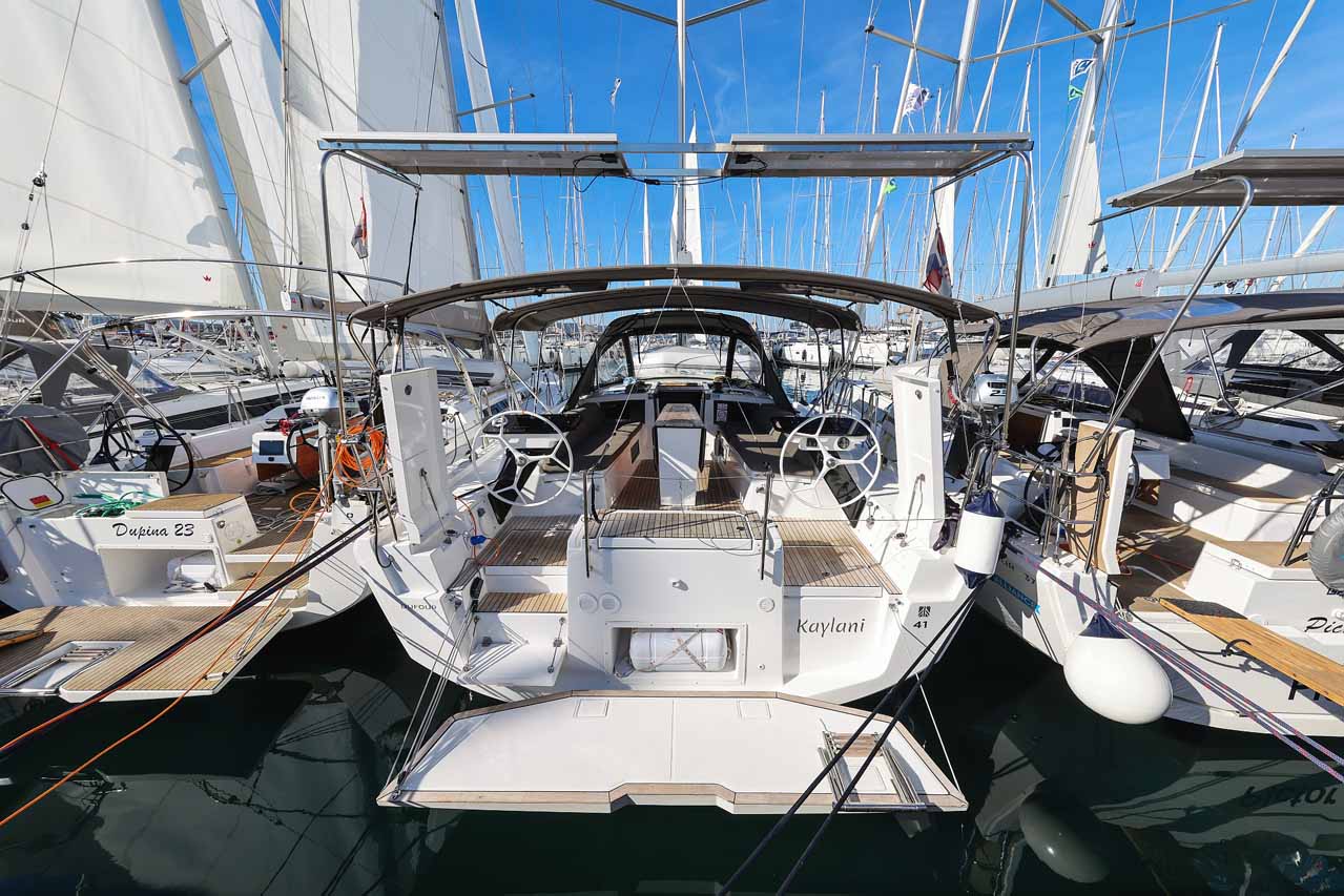 Dufour 41 Top image