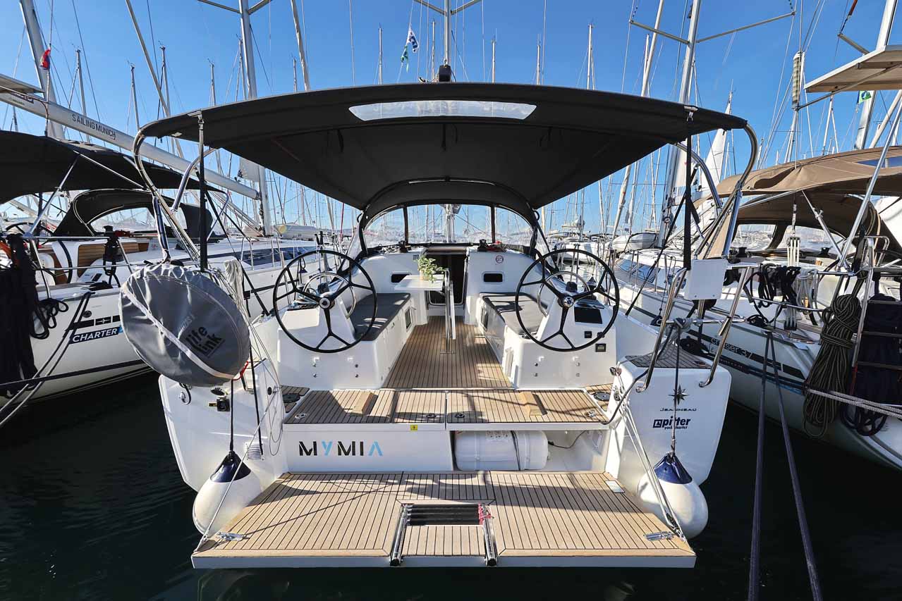 Sun Odyssey 380 Performance Top image