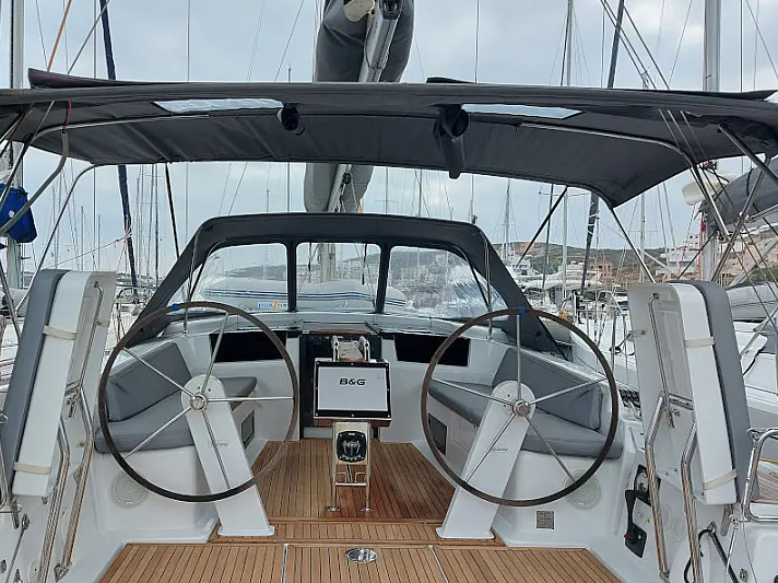 Hanse 418 Top image