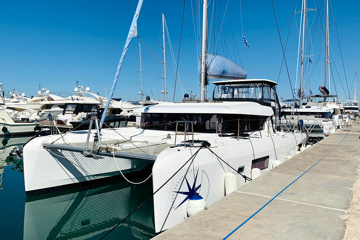 Lagoon 42  Top image