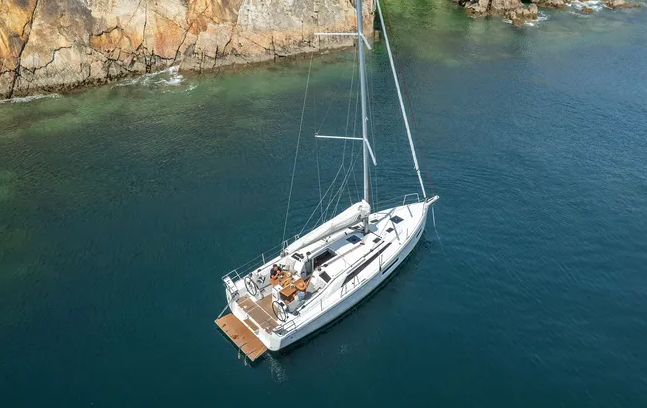 Oceanis 37.1 Top image