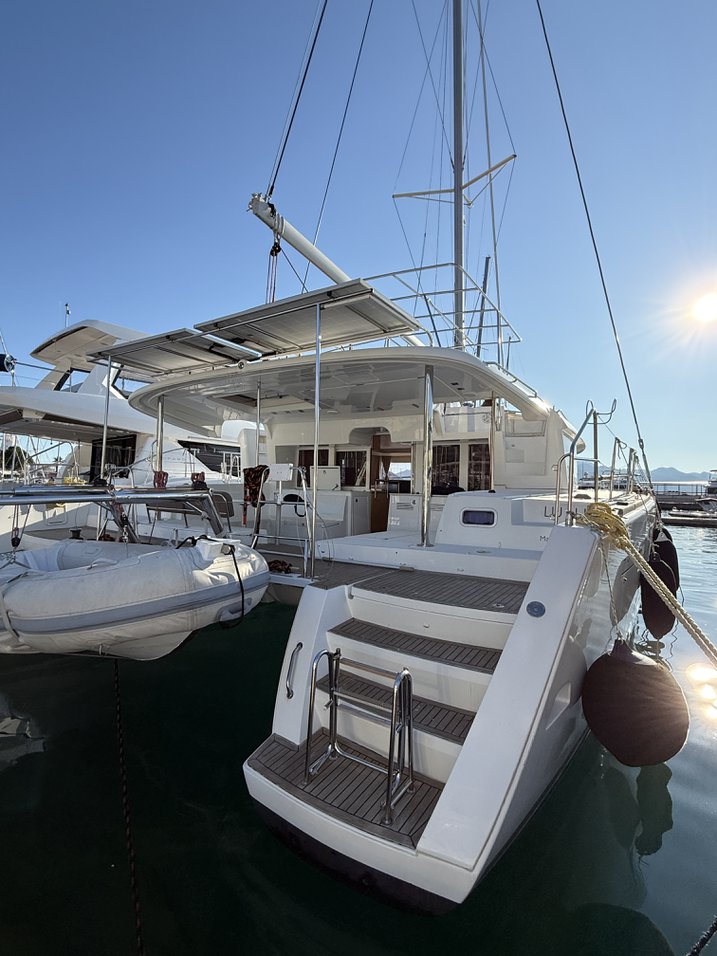Lagoon 450 F  Top image