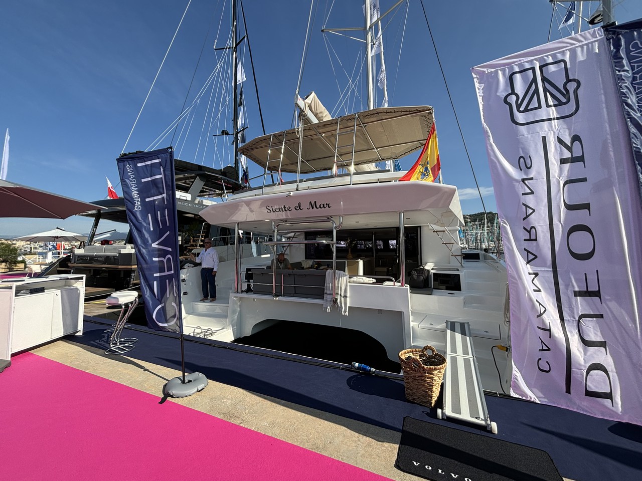 Dufour 48 Catamaran (5+1 cab) „Siente El Mar“ als Charteryacht