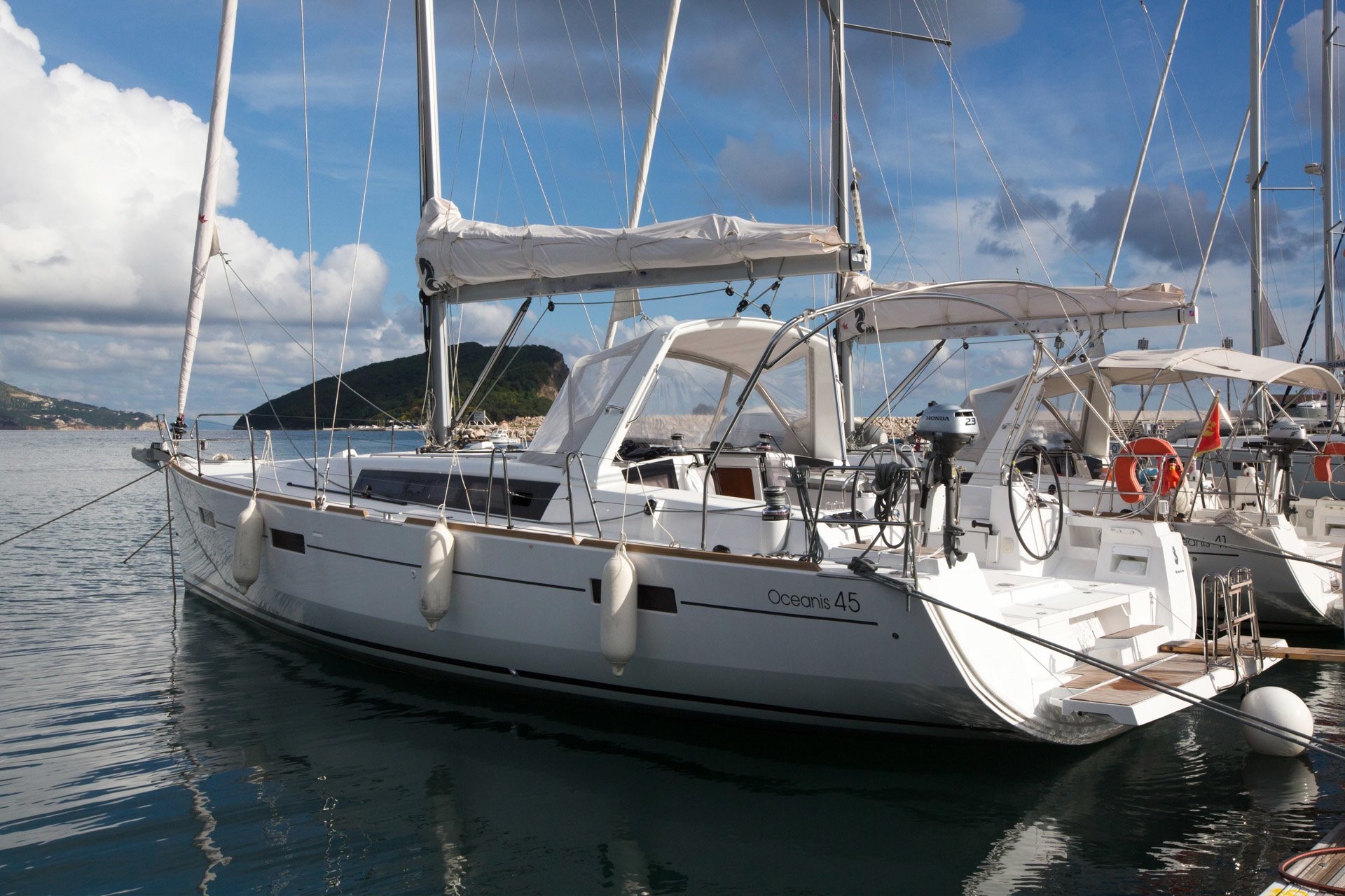 Oceanis 45 (4 cab) „Twist“ als Charteryacht