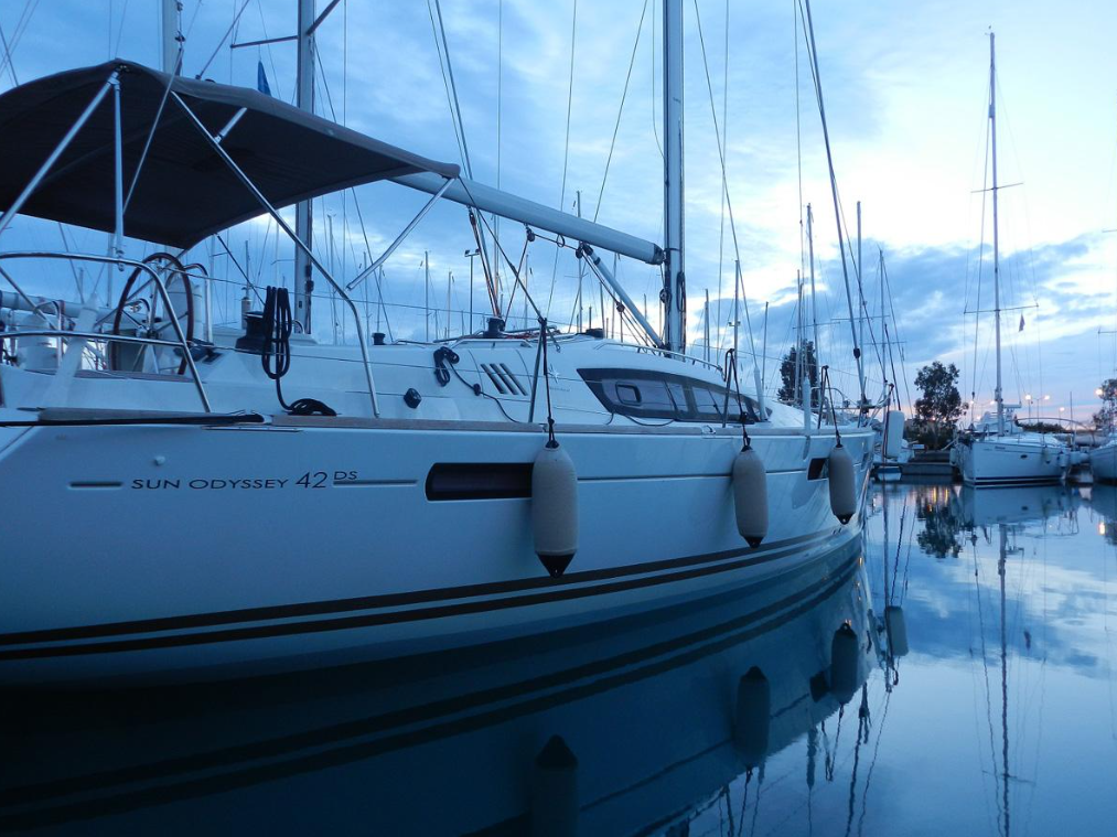Sun Odyssey 42 DS Top image
