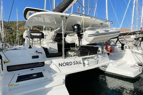 Lagoon 42  Top image