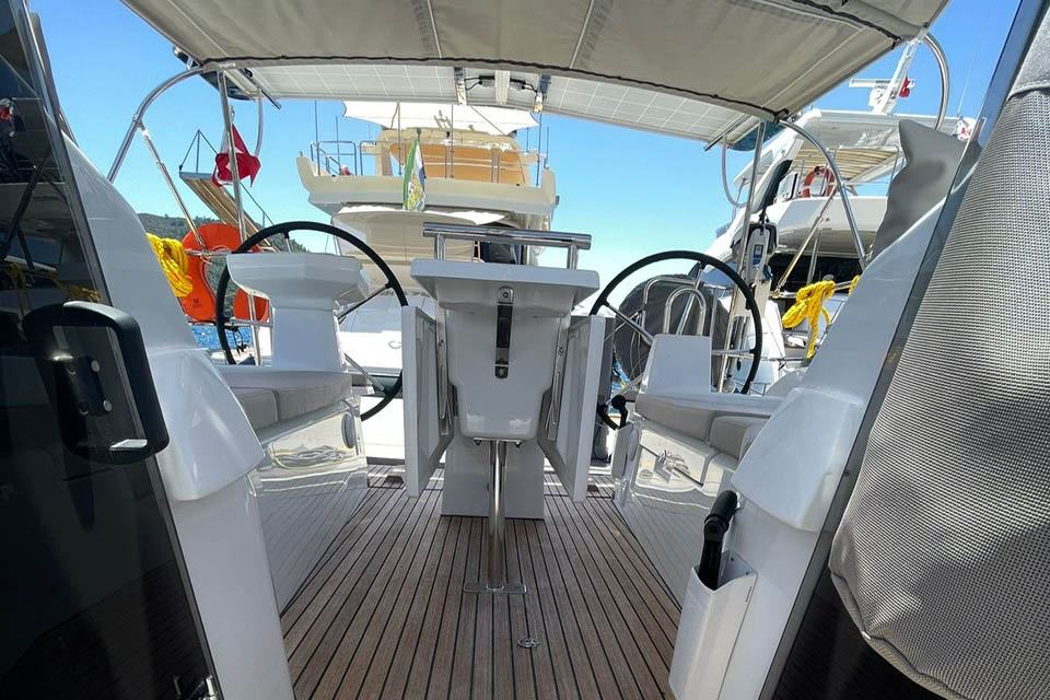 Oceanis 34.1 - 3 cab. Top image