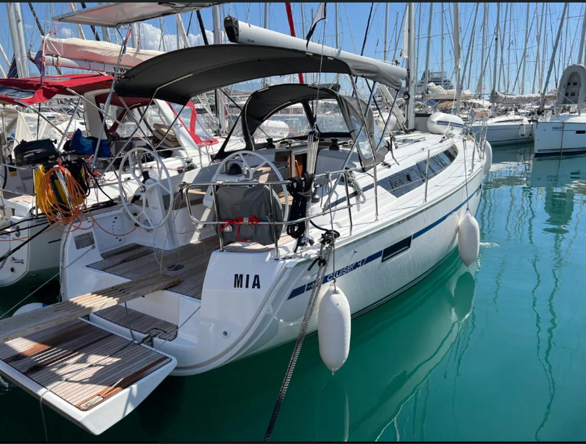 Bavaria Cruiser 37  Top image