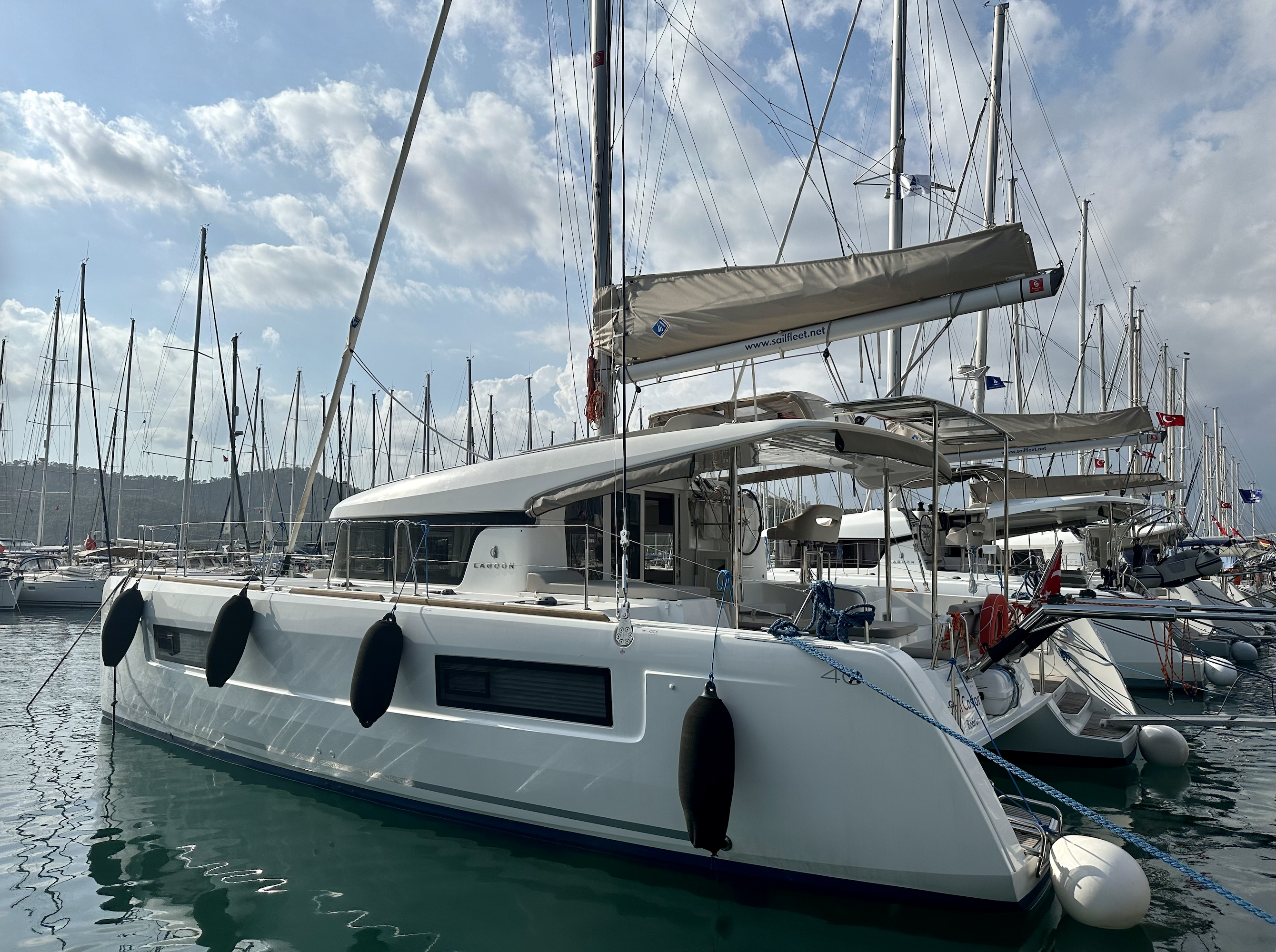 Lagoon 40 (4+2Cab/4wc) „Sail Castor“ als Charteryacht