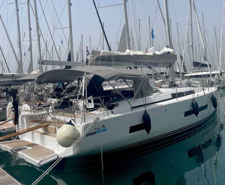 Hanse 460 - 4 cab. Top image