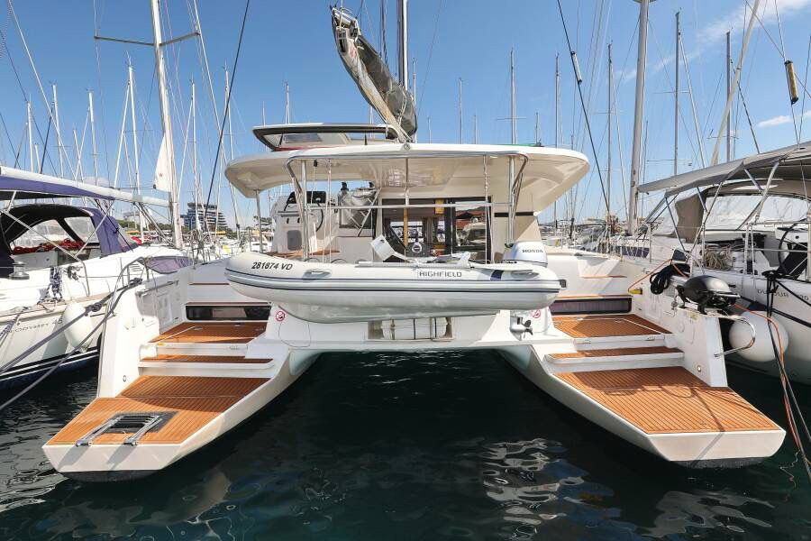 Lagoon 42  Top image