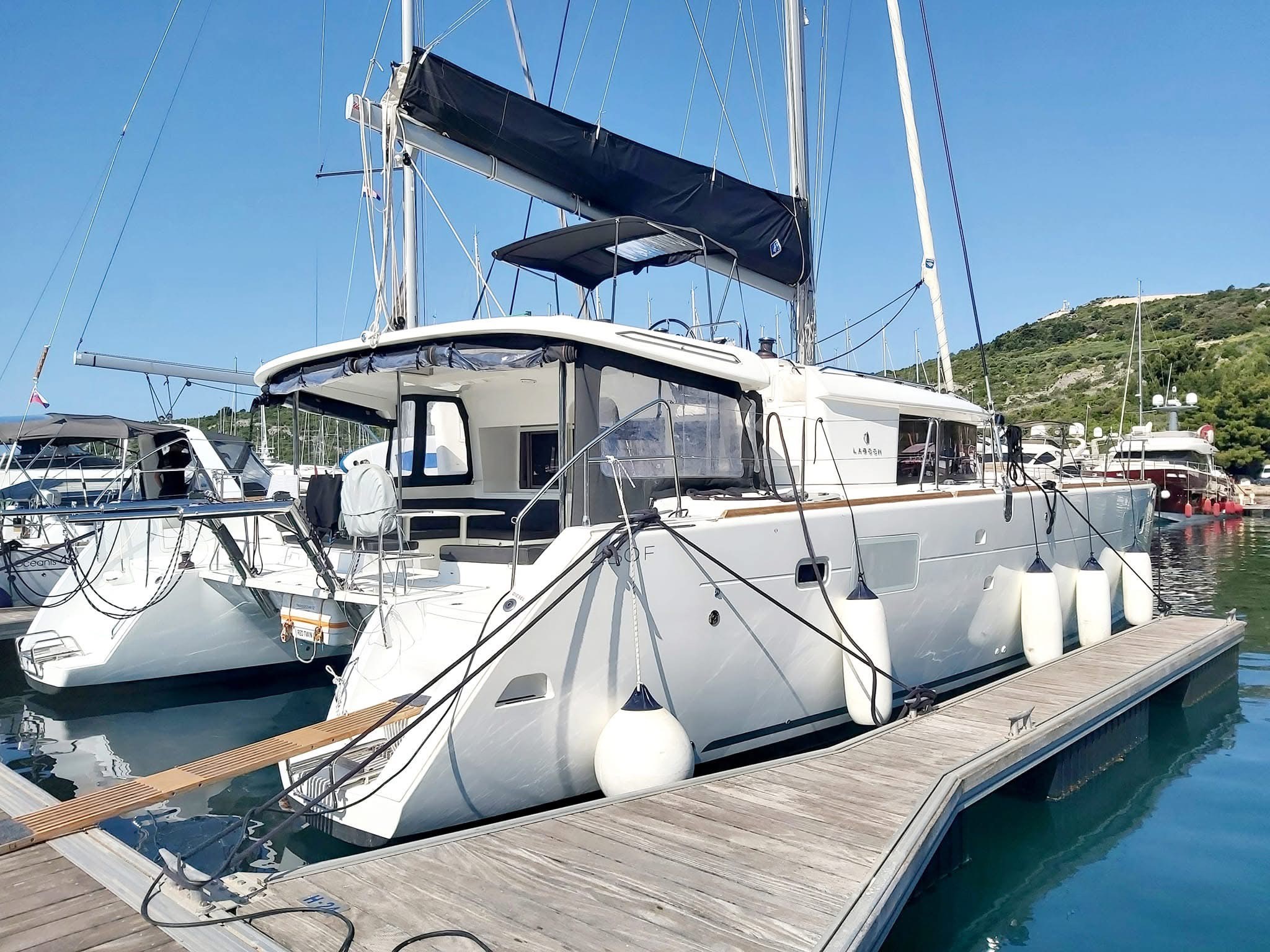 Lagoon 450 F  Top image