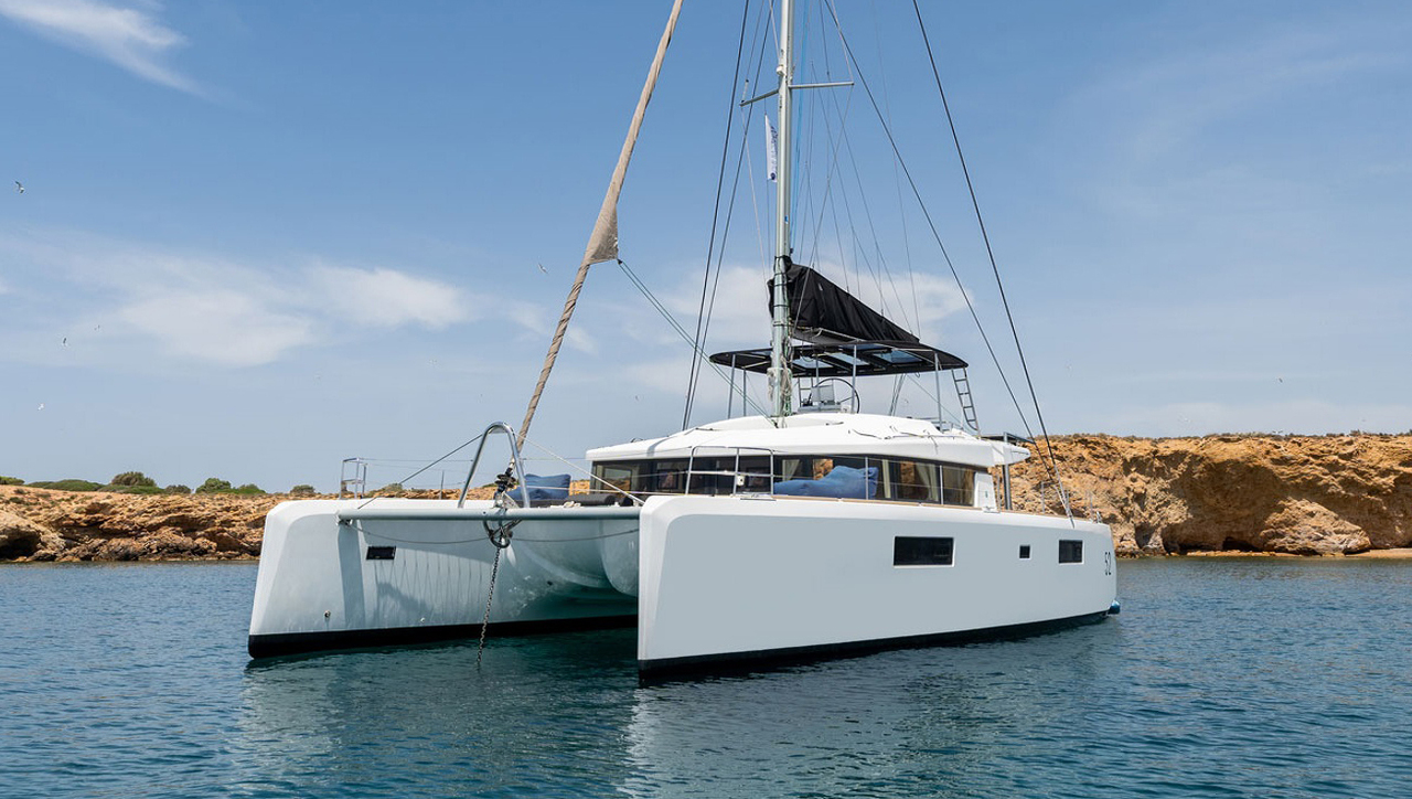Lagoon 52  Top image