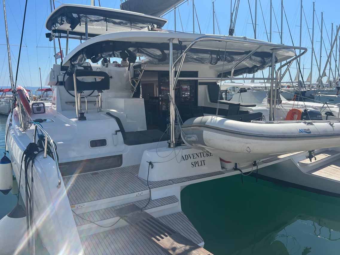 Lagoon 42  Top image
