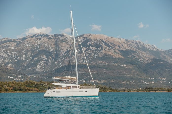 Lagoon 450  Top image