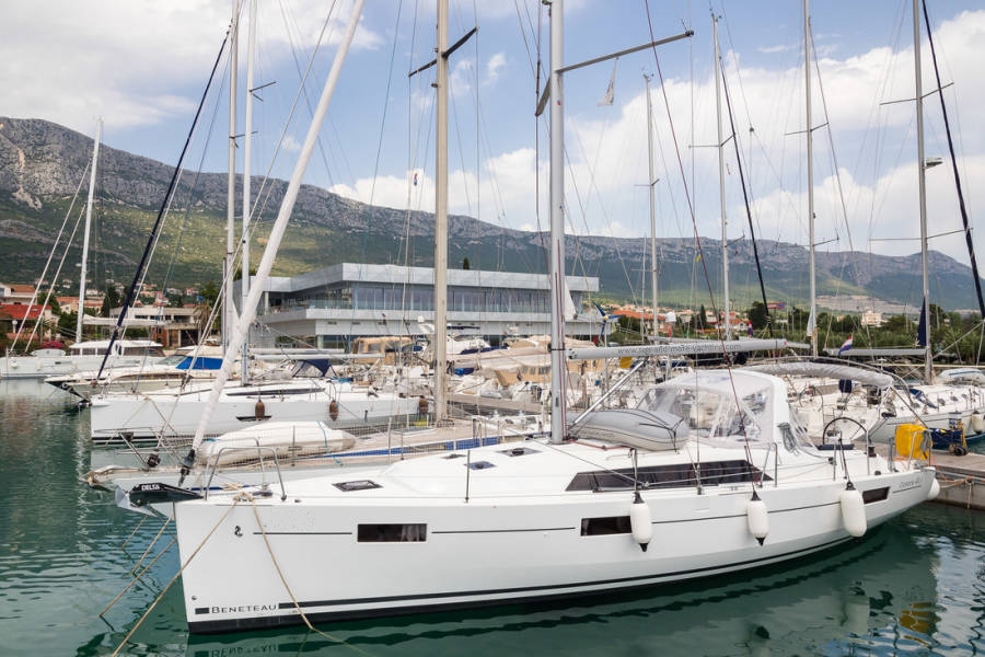 Oceanis 41.1 Top image