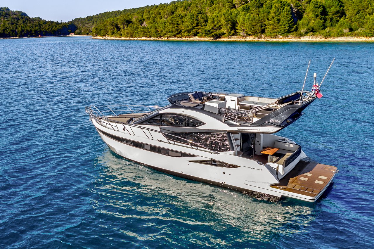 Galeon 420 Flybridge „Amber Blue“ als Charteryacht