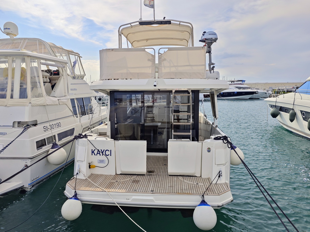 Swift Trawler 35 Top image