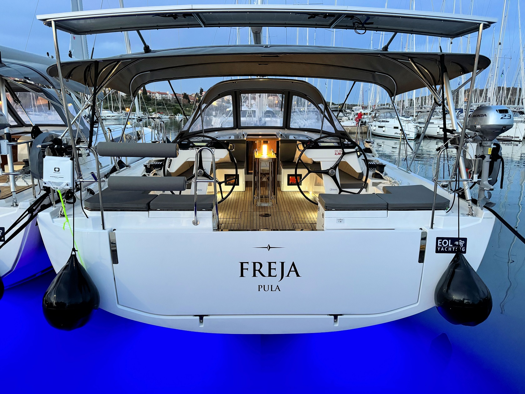 Bavaria C46 Top image