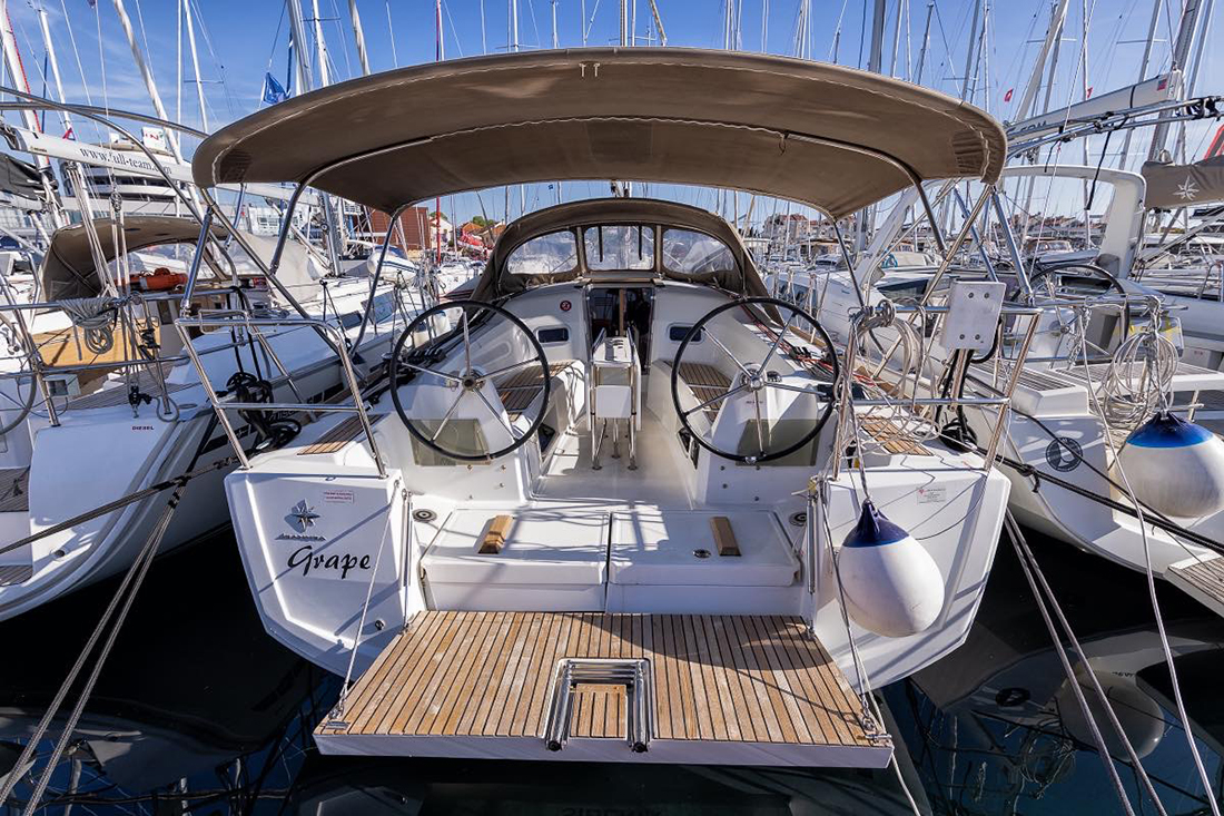 Sun Odyssey 349  Top image