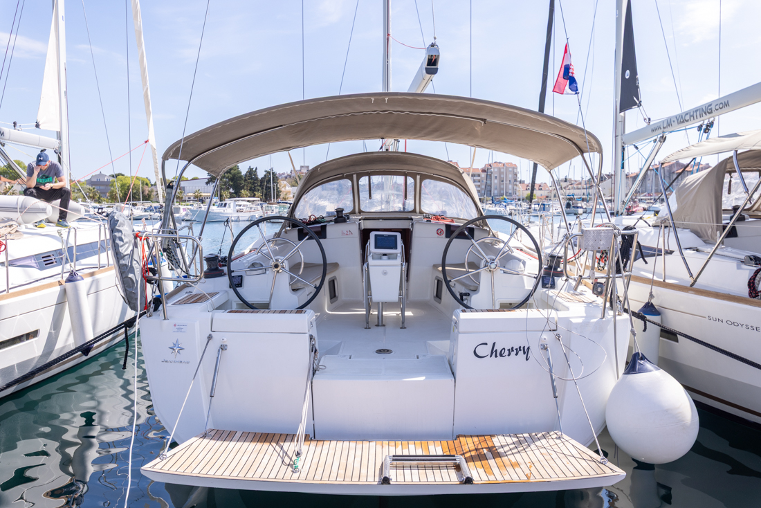 Sun Odyssey 449 Top image