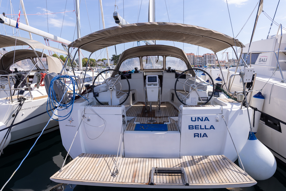 Sun Odyssey 449 Top image