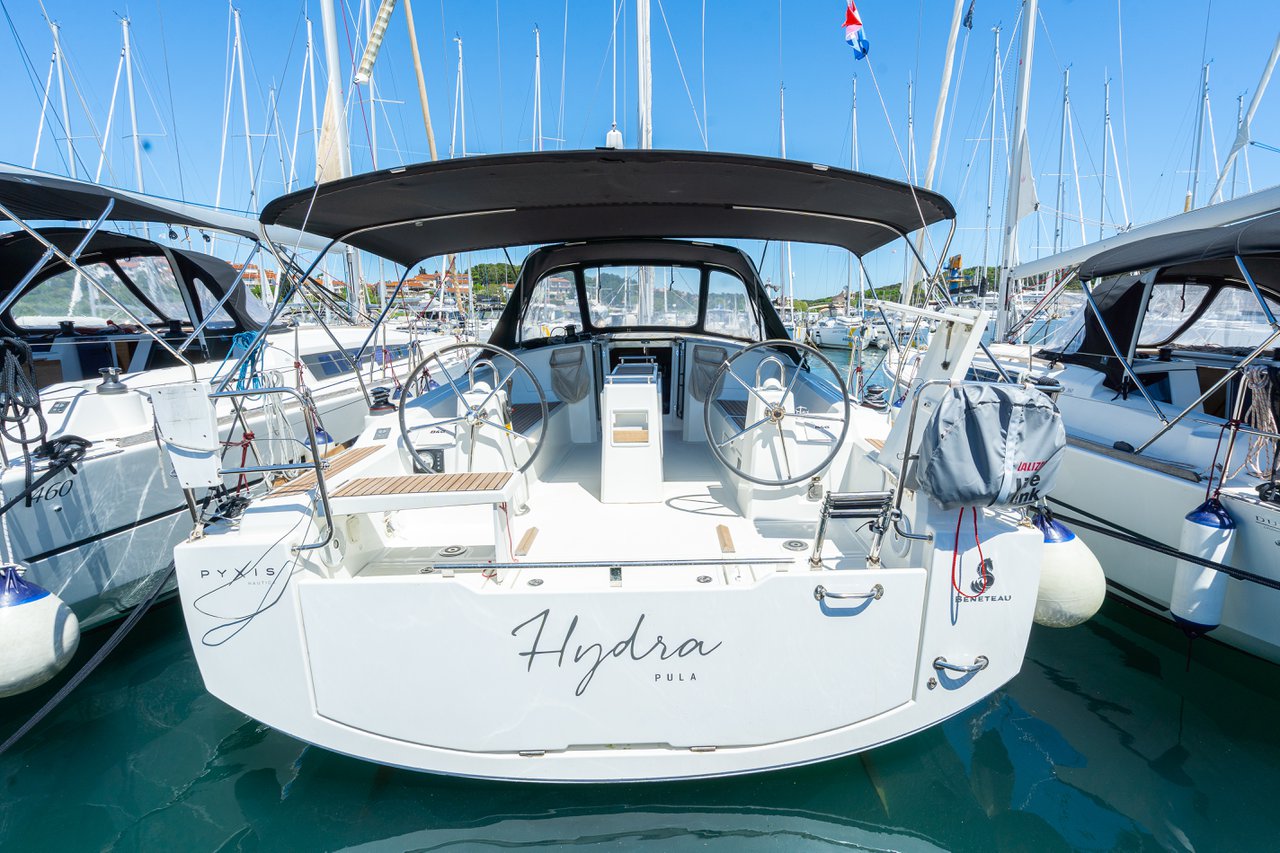 Oceanis 38.1  Top image