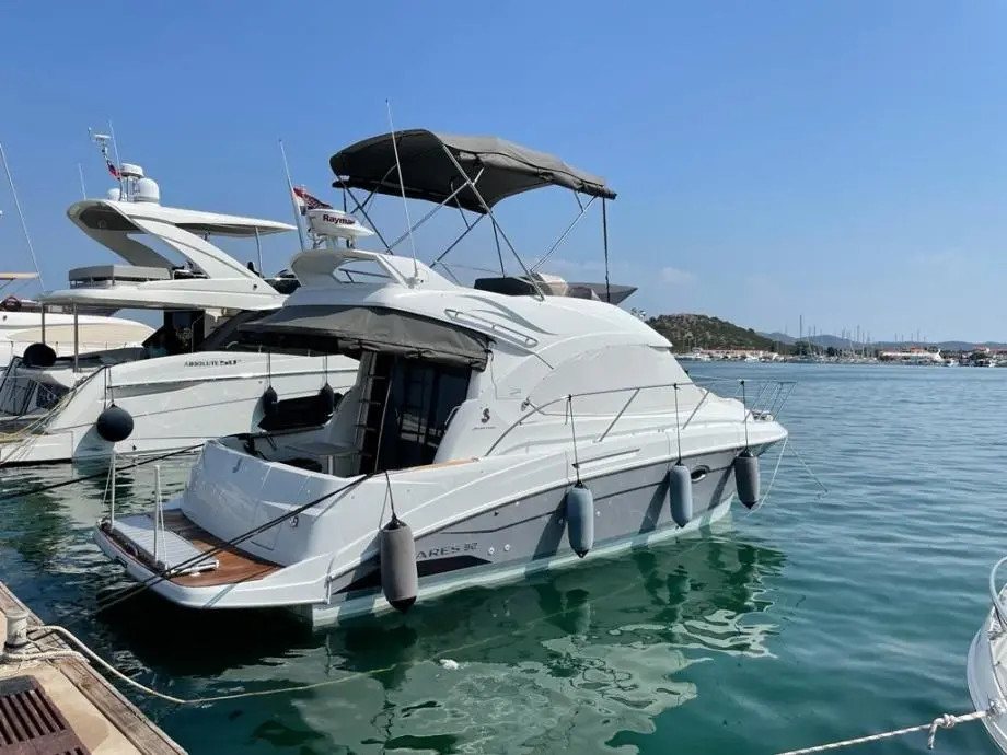 Antares 32 Fly „Antares 32 Fly“ als Charteryacht