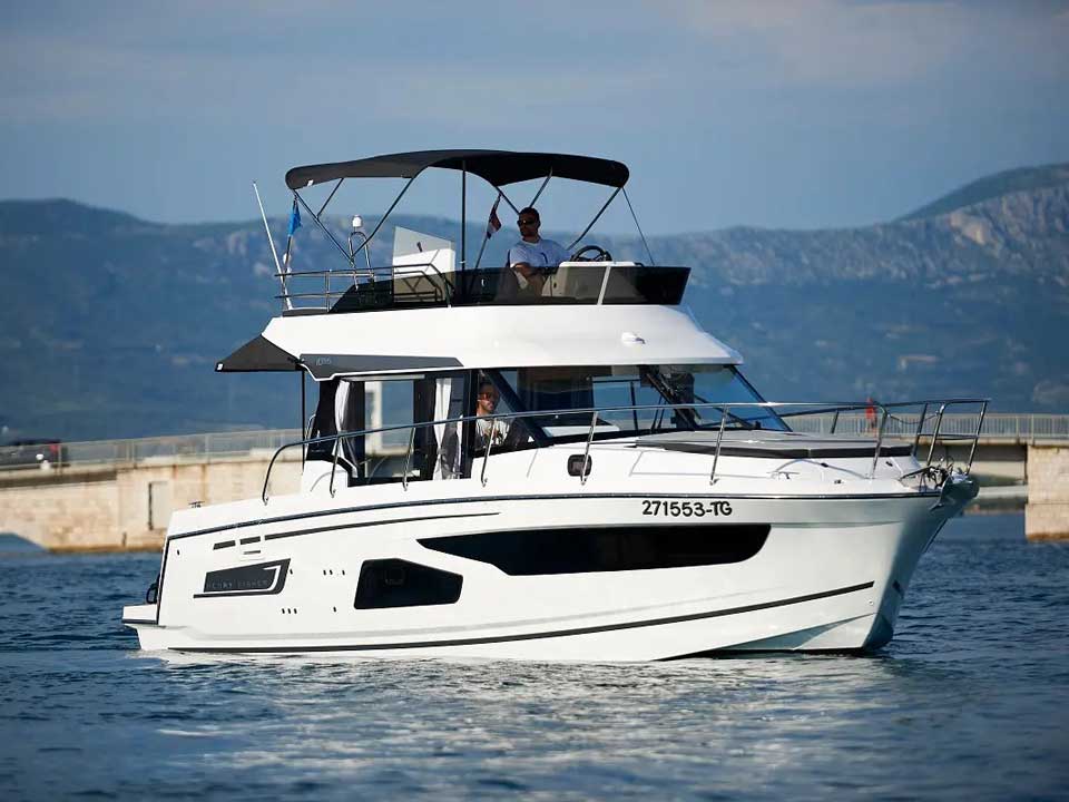 Merry Fisher 1095 „Merry Fisher 1095 Fly“ als Charteryacht