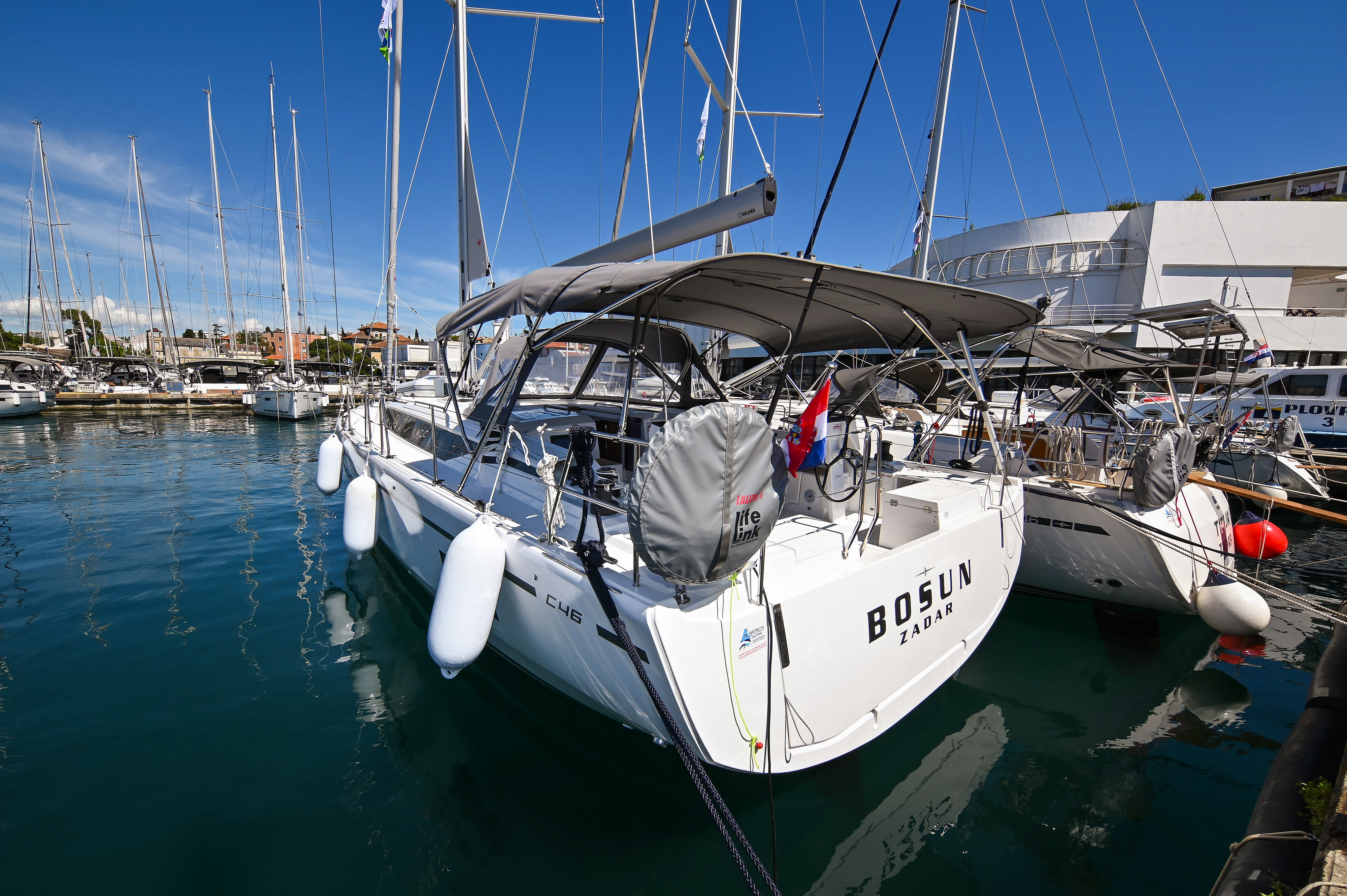 Bavaria C46 Top image