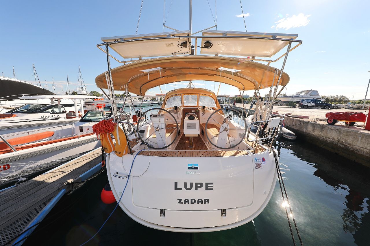 Bavaria Cruiser 37  Top image