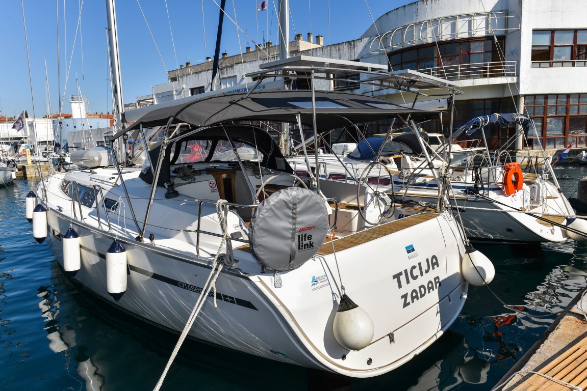 Bavaria Cruiser 46  Top image