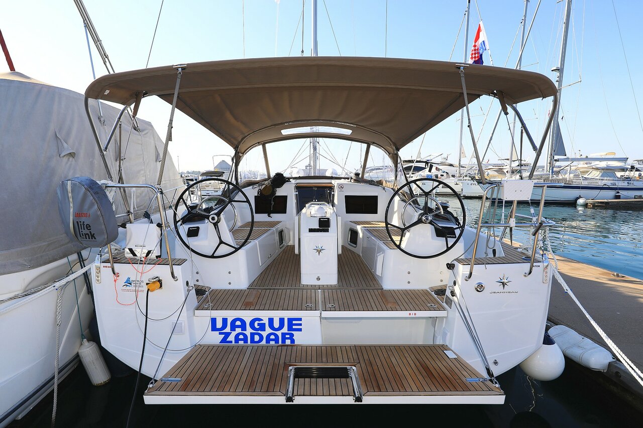 Sun Odyssey 410  Top image